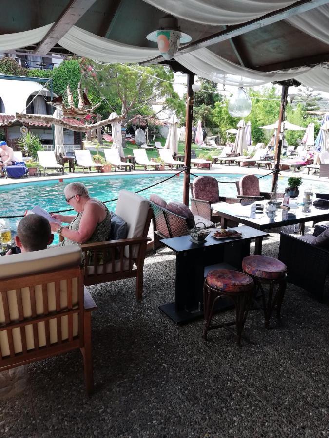 Oasis Aparthotel สเกียธอสทาวน์ ภายนอก รูปภาพ
